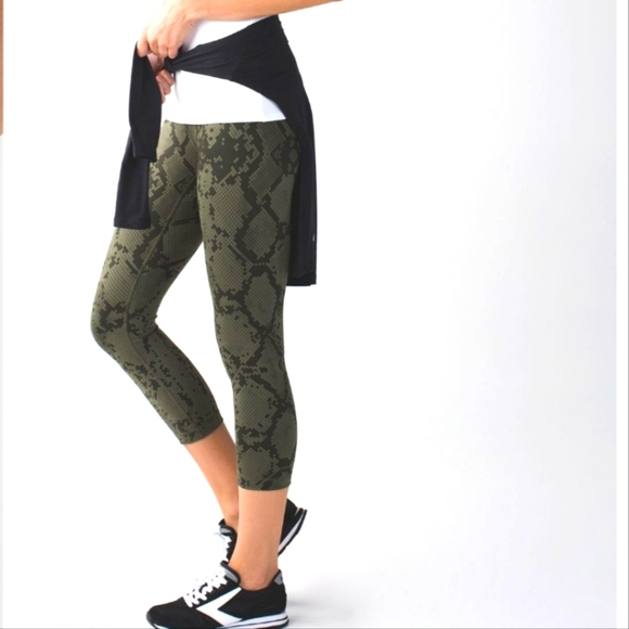 lululemon athletica Pants - Lululemon Wunder Under Crop Ziggy Snake/Gator Green